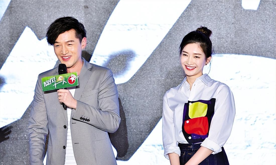 胡歌老婆近照曝光!卸妆后的真实颜值太普通,打扮土气小肚子显然抢镜