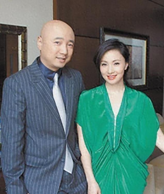 人前“模范夫妻”,人后各玩各的,这6对明星夫妻的婚姻一言难尽