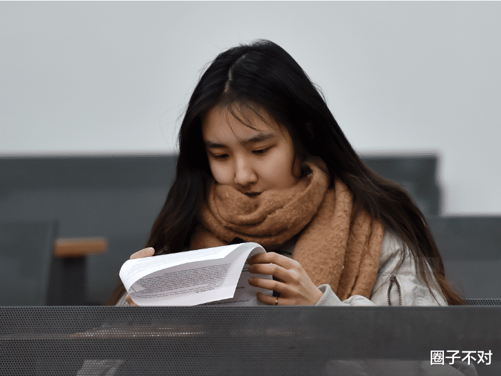 洪金宝|被罚9亿的范冰冰:洪金宝送她房子,穆晓光为她坐牢,如今她怎样