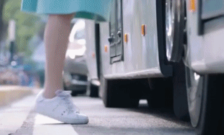 李沁|又惹争议,嘴含戒指接吻,国产剧的吻戏又开始了一场“病态传承”