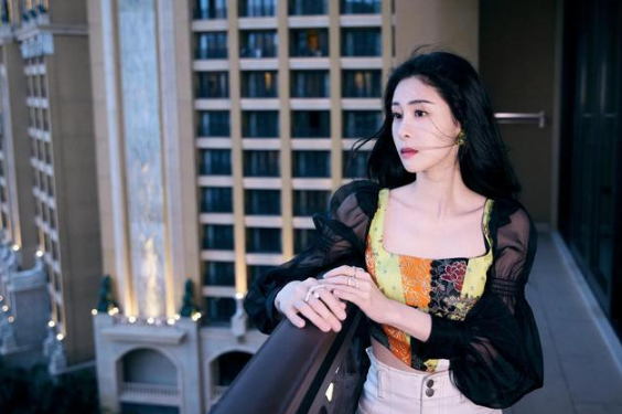 张碧晨|曝张碧晨3000W买冠军，?那英疑为其淘汰魏雪漫，停播疑因导师罢录