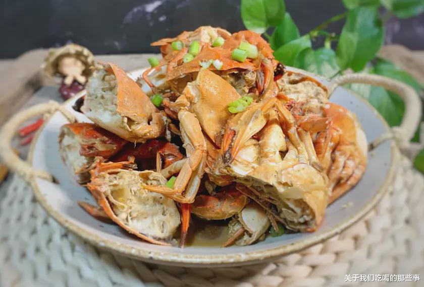 |买螃蟹，公蟹和母蟹区别大！牢记3买3不买，螃蟹个个新鲜顶盖肥