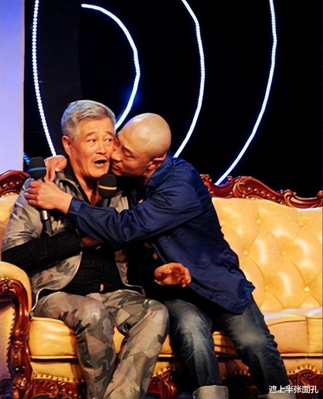 借钱、还债、查毒、补税，赵本山比亲爹做的都多，跪下磕头不为过