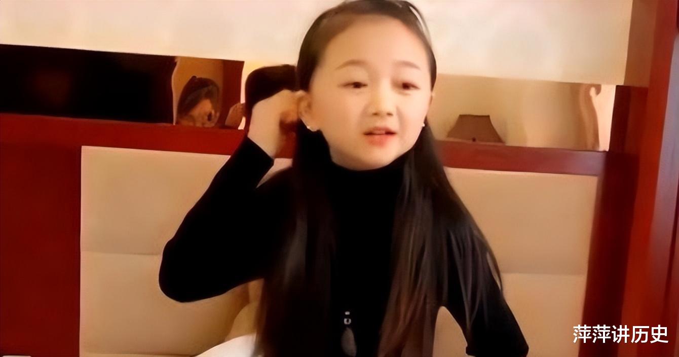 1.2米“袖珍女”嫁1.8米帅哥,丈夫:身高不重要,长得漂亮就行