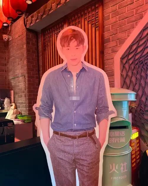 邓伦近况,发福认不出,开火锅店谋生,被曝隐婚生女遭圈内人疏远