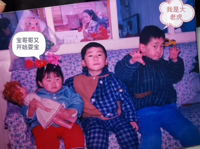 杜新枝|杜新枝与律师会面,许敏为妮妮梳妆,云昊晒儿时旧照力挺兄妹情深