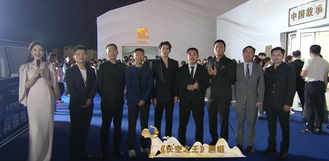 金鸡红毯:吴京刘德华有排面,金晨美翻了,57岁刘嘉玲像35岁