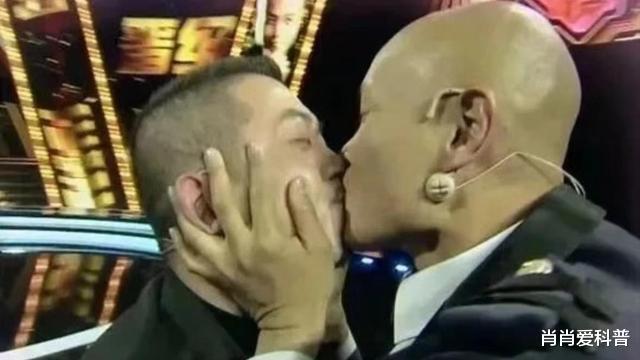 黄磊|住豪宅、喝金水,疯狂为美国贡献GDP,47岁乐嘉走上了“不归路”