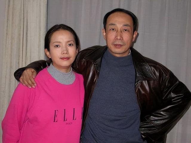 这篇文章,吕丽萍,移民美国的事件受到了热议作为曾经国内的知名演员