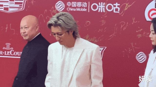 43岁谢霆锋对比43岁陈冠希，骨相老去和皮相老去的差距天壤之别