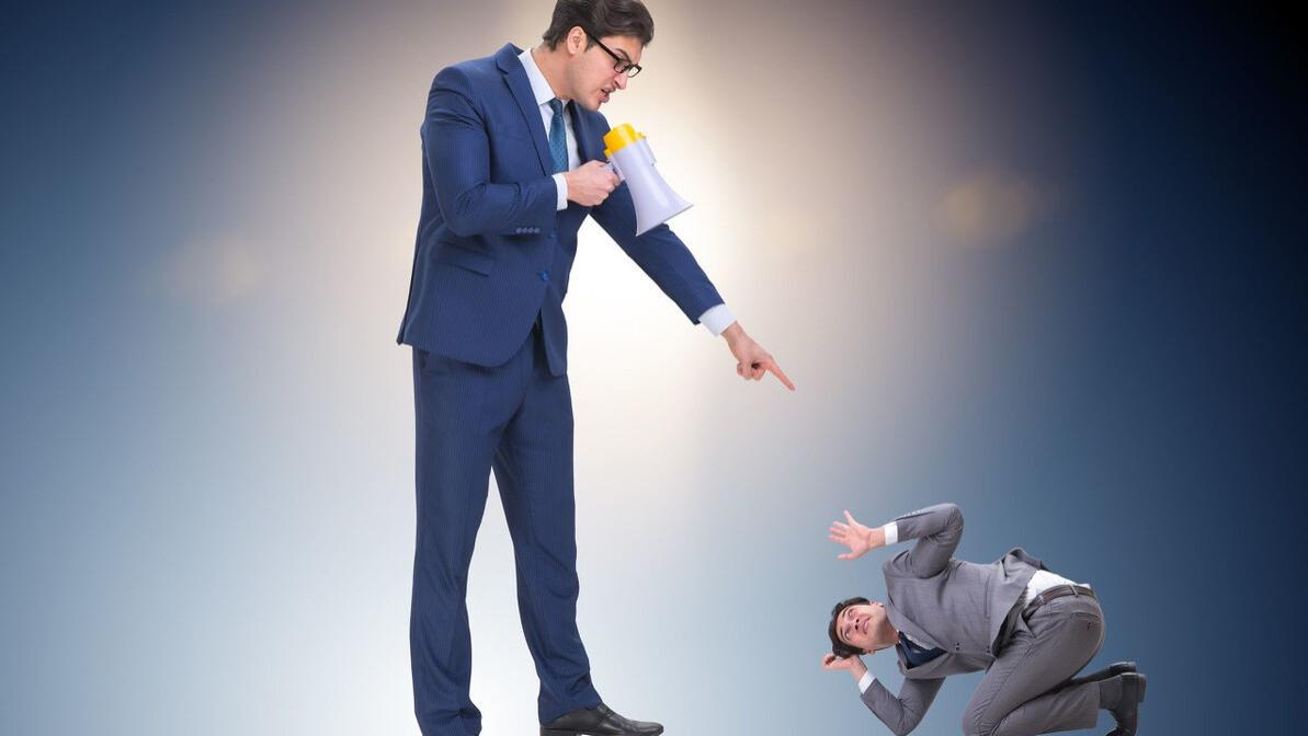 面对领导阴阳怪气，不留尊严的批评，如何应对？知晓这几点很重要