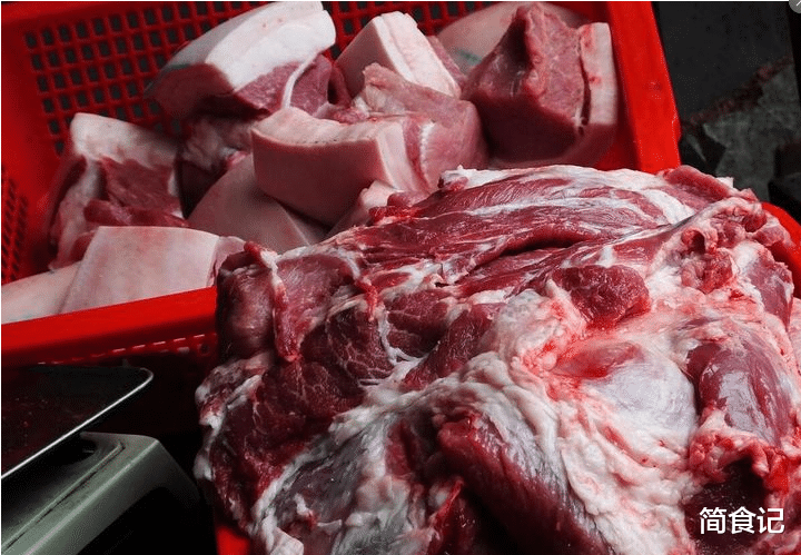 |猪肉12一斤,买的时候别只会挑瘦的,记住3个妙招,少花钱买好肉