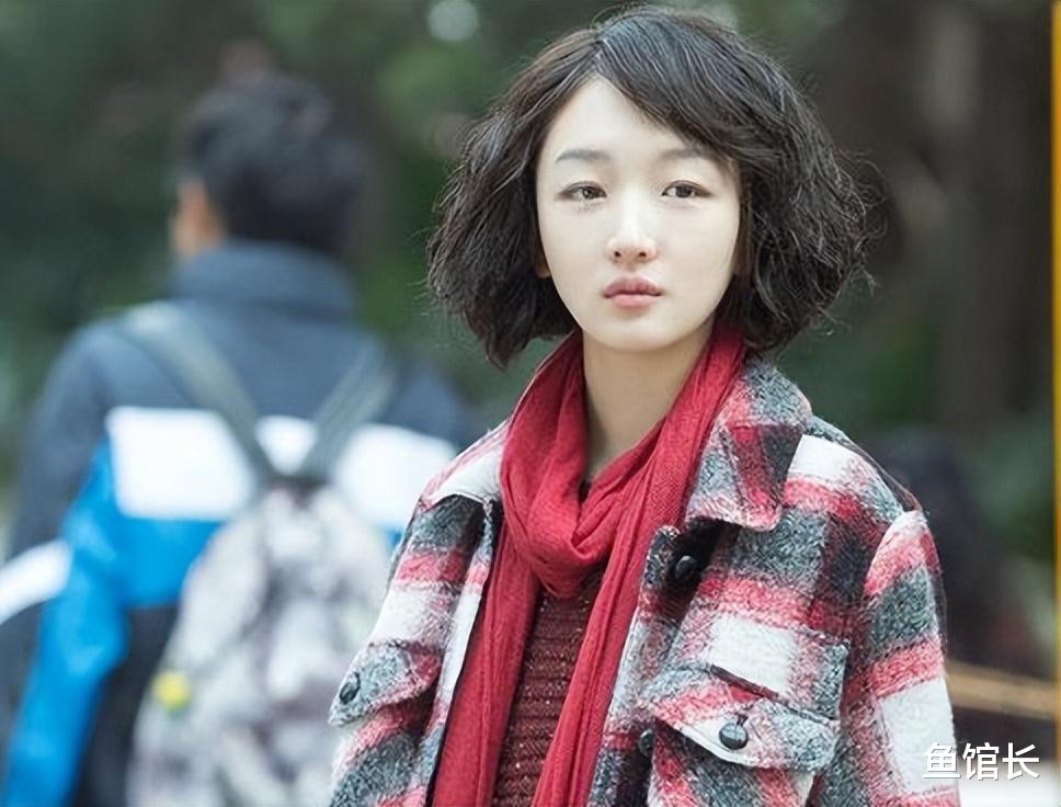 金鸡一晚,坐在“大佬”堆里的周冬雨,让所有人见识了她的江湖地位