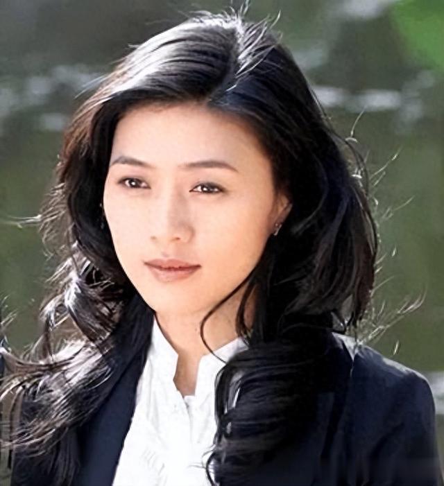 初恋陆毅，痴爱王志文，富豪老公入狱去世，她拿130亿笑着活下去