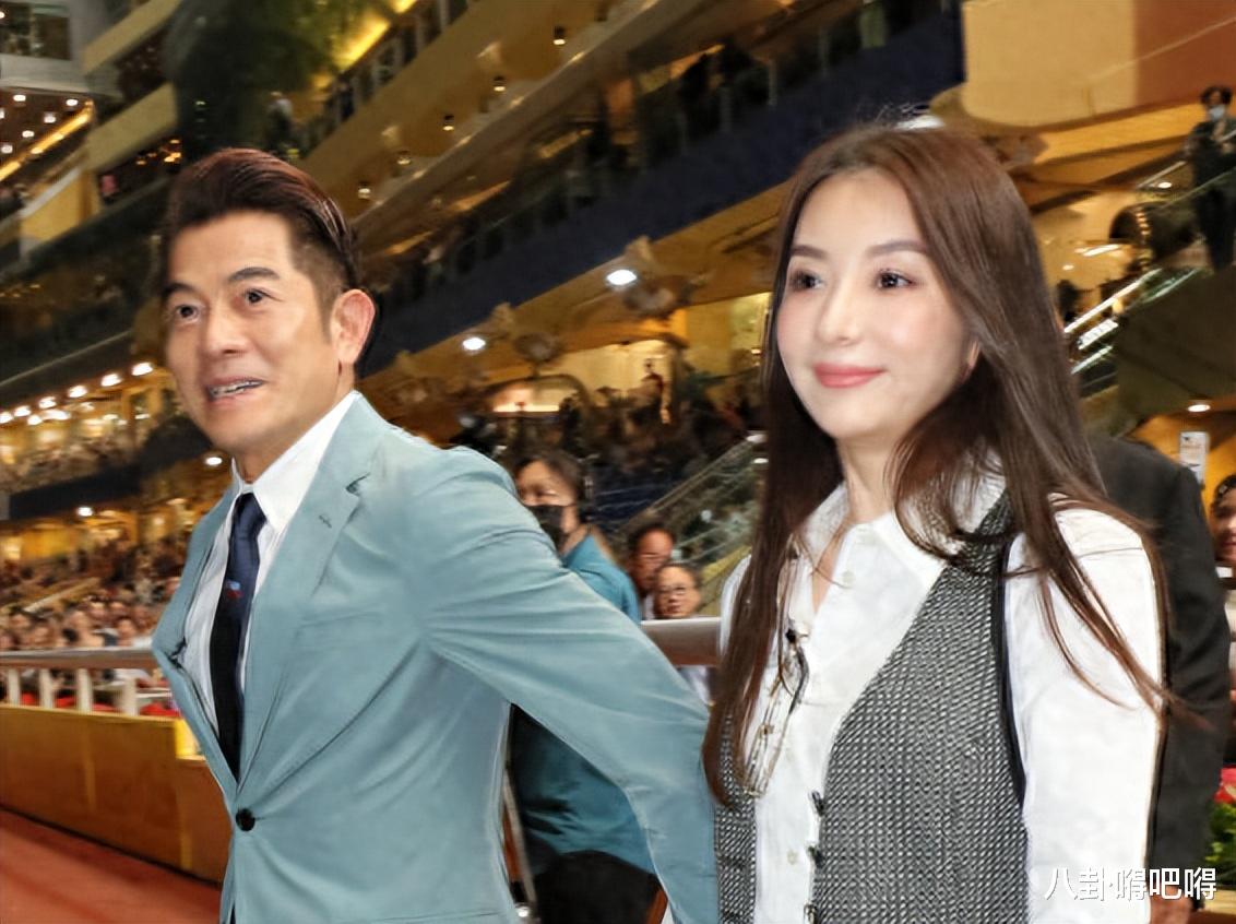 58岁郭富城赛马夺冠赢104W,方媛显局促岳父笑开花,网友:很旺夫