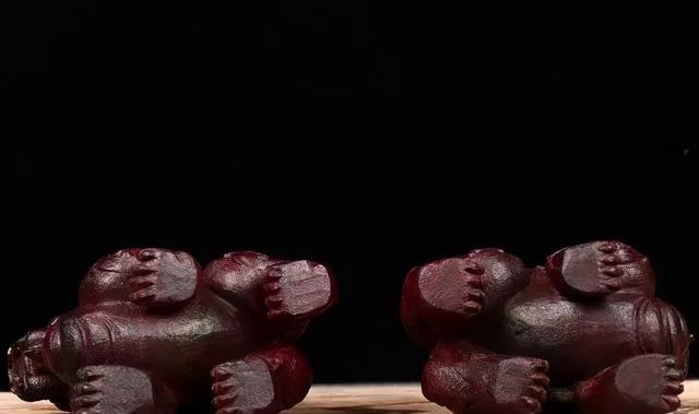 文玩|想用小叶紫檀雕个“招财神兽”,却不想雕出个“四不像”