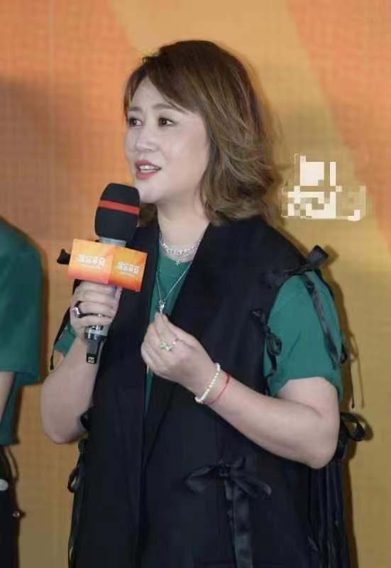 裸妆 马丽真该减肥了！生图曝光肚子明显大饼脸富态，阿姨感太明显了!