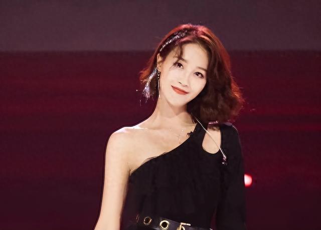 嘴唇厚、小鸡嘴，地包天，这8位女星看似貌美如花，实则奇怪