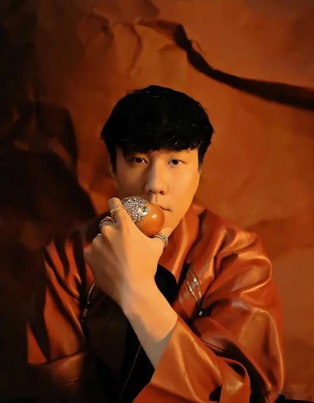 乐坛没落?没有代表作却被捧为歌坛顶流,这些“小丑”真是笑死人