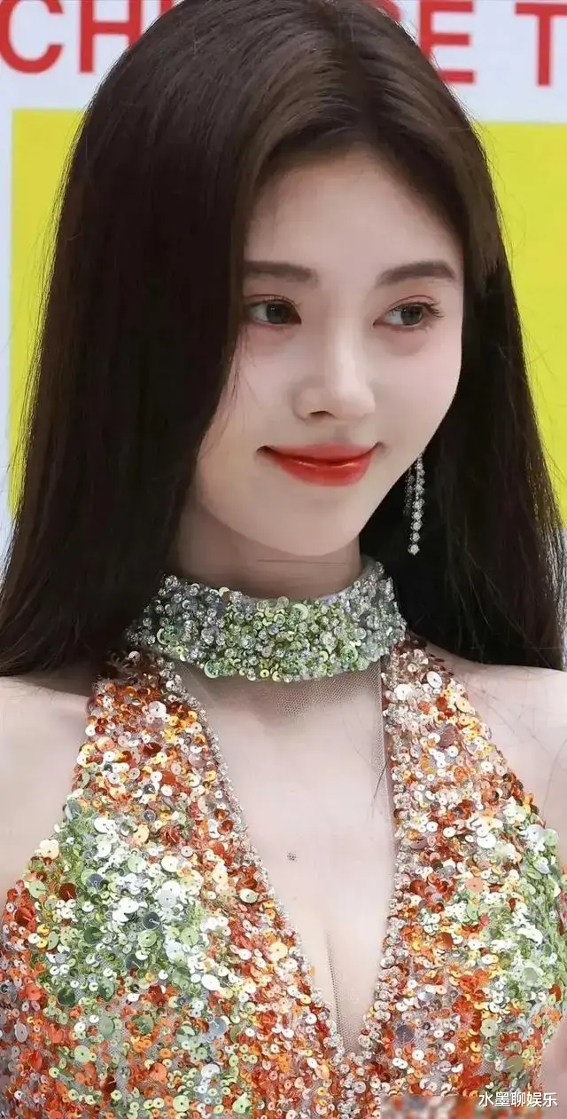 鞠婧祎:天仙下凡的事业线,引爆网友热议