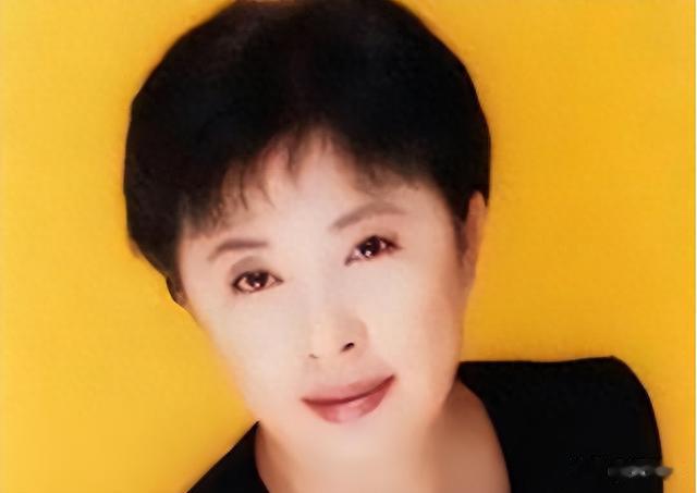 80年代央视最红主持人，晚年患上精神疾病，如今70岁的她怎么样了