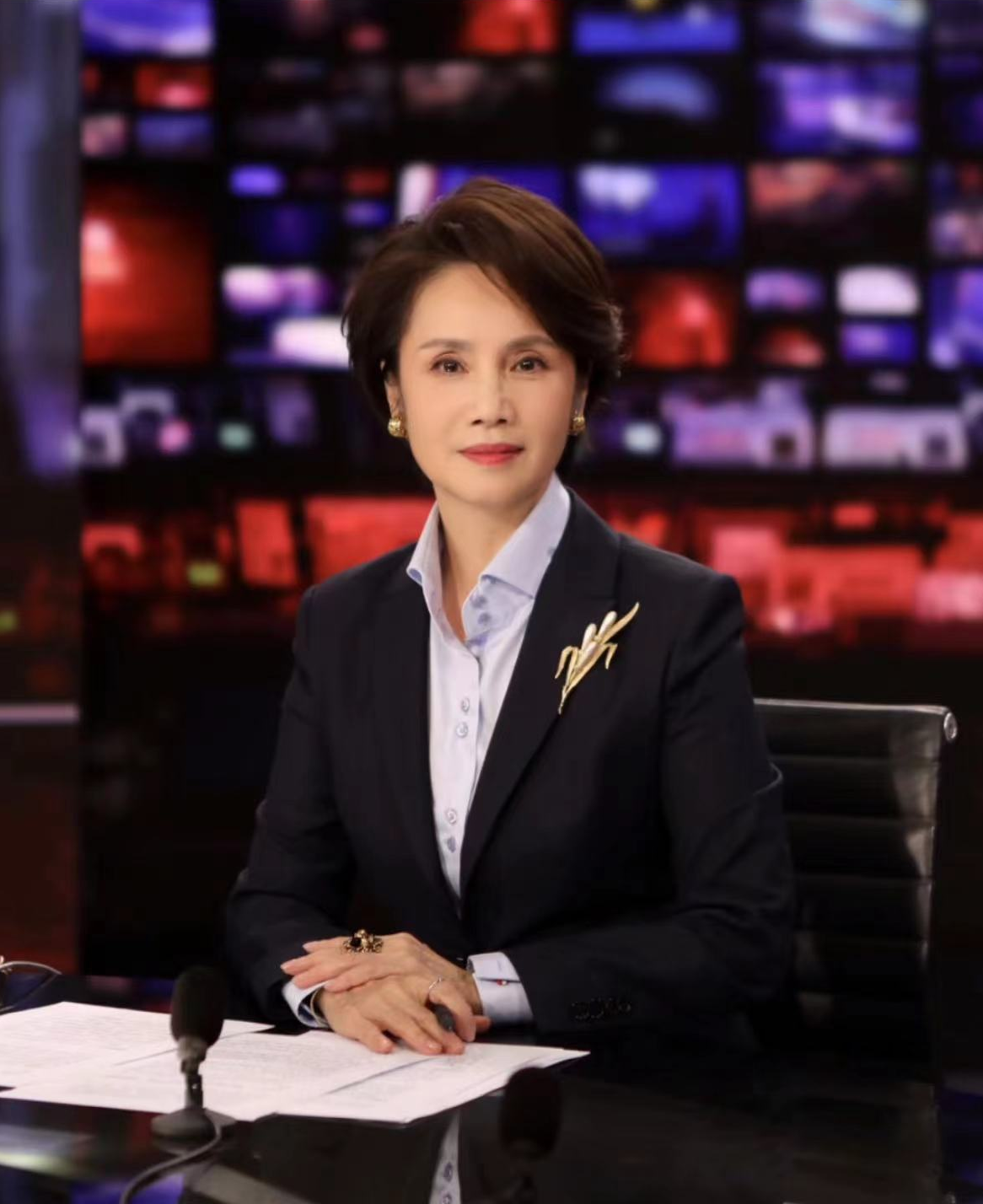 徐俐|央视主持徐俐回长沙娘家过年!穿金戴银模样年轻,逛街无人认出