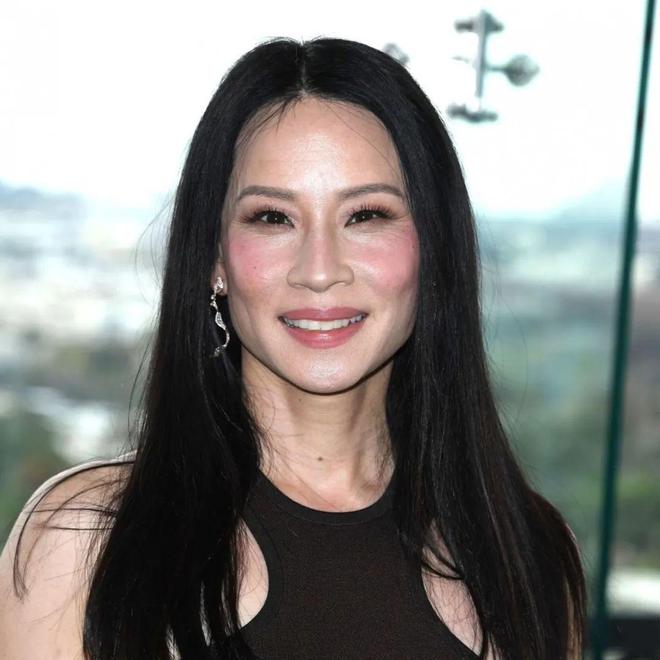 彩妆 她只是笑了一下，就让X音700w粉丝原地破防？