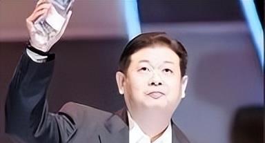 冯小刚主持葬礼，张国立痛念悼词，他的逝世，让半个娱乐圈都在哭泣