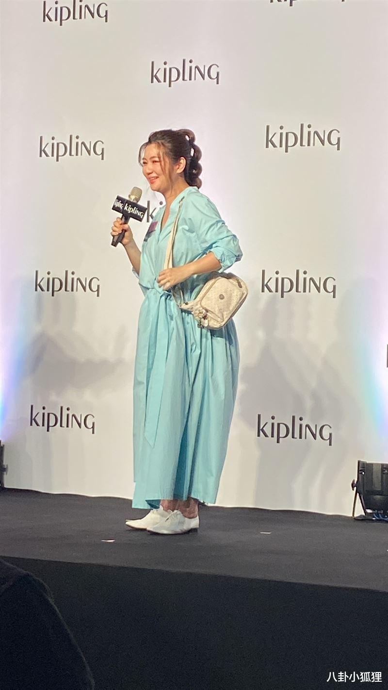 双下巴|Senlina怀孕后挺5个月孕肚首亮相,脸胖双下巴明显,身材显臃肿