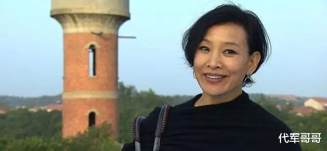 年轻时出国享受,如今回国养老,这5位明星的如意算盘打得真是响