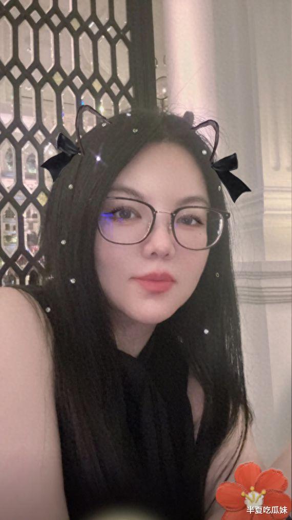 李湘异国他乡过中秋!住1万4一晚贵族酒店,吃4位数月饼享受生活