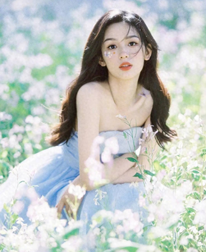 她才是真正的尤物！清纯中透着满满的性感！她就是25岁的周也