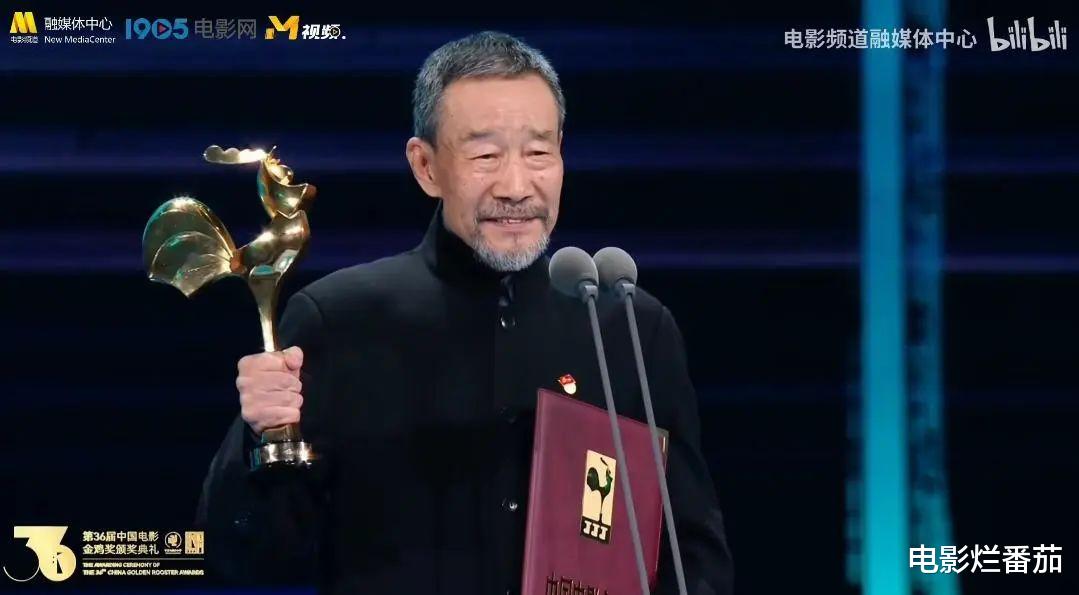 金鸡一刻：周冬雨邓超红眼眶，殷桃闫妮洒泪，李雪健获奖全体起立