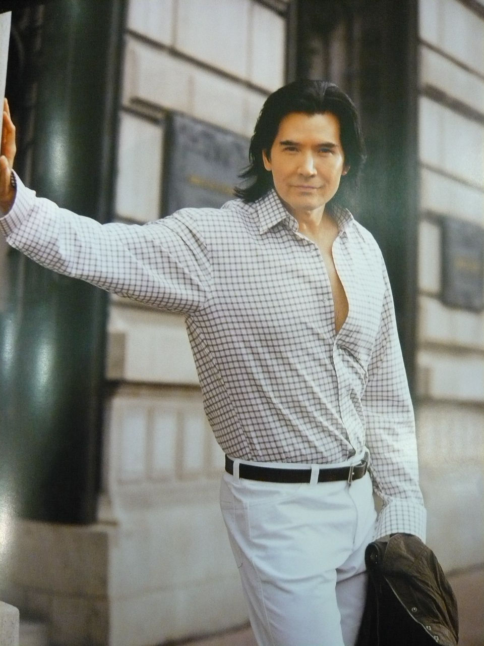 62岁费翔成功翻红!多年前亲密照再被传出,女星陶晶莹动作大胆