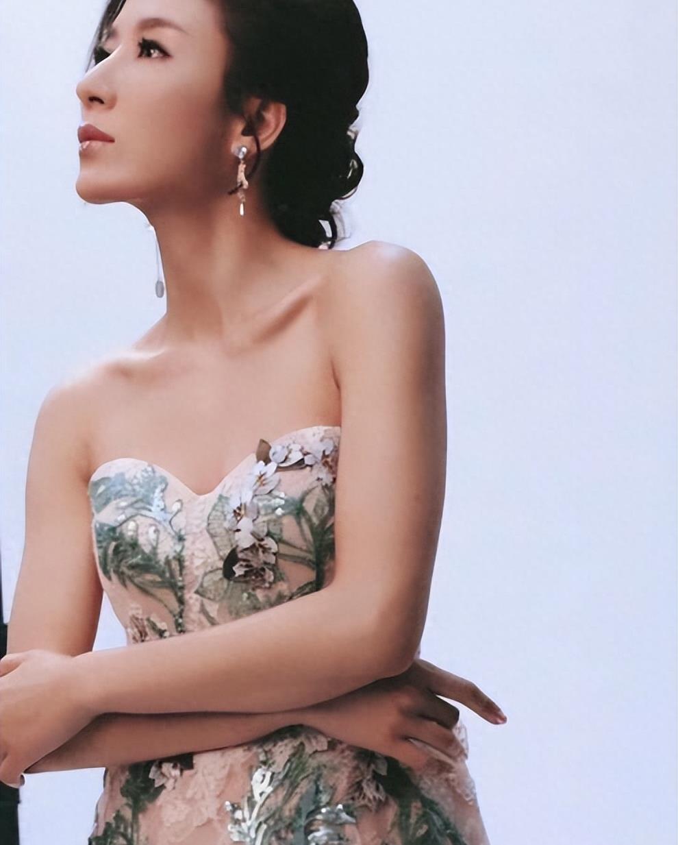 表面是影后,背地里爬床,一夜二百万,彻底撕下这位女星的遮羞布