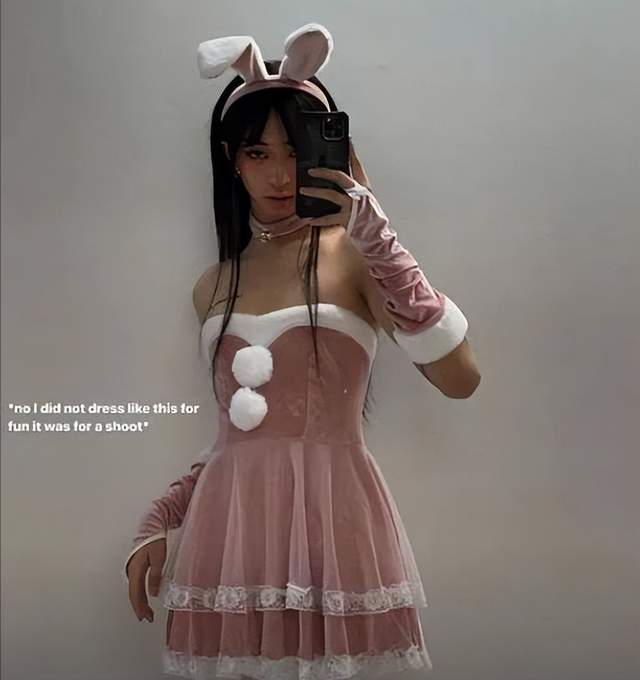 庾澄庆21岁儿子再晒女装照，全透明连衣裙配高跟鞋，狂野又妩媚