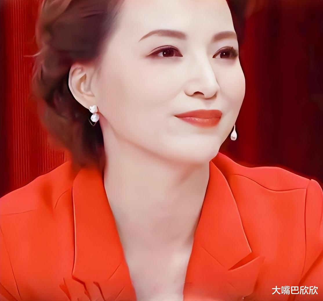 董卿|从央视一姐到“查无此人”,49岁的董卿,为何落到今天这个下场?