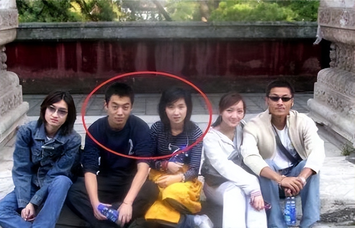 和相恋9年的女友分手，转身娶了陈思诚前女友，结婚10年恩爱如初