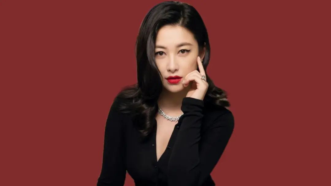 除了大嫂高叶之外，这5位开年爆火的“半老徐娘”， 长腿美背，越老越有韵味