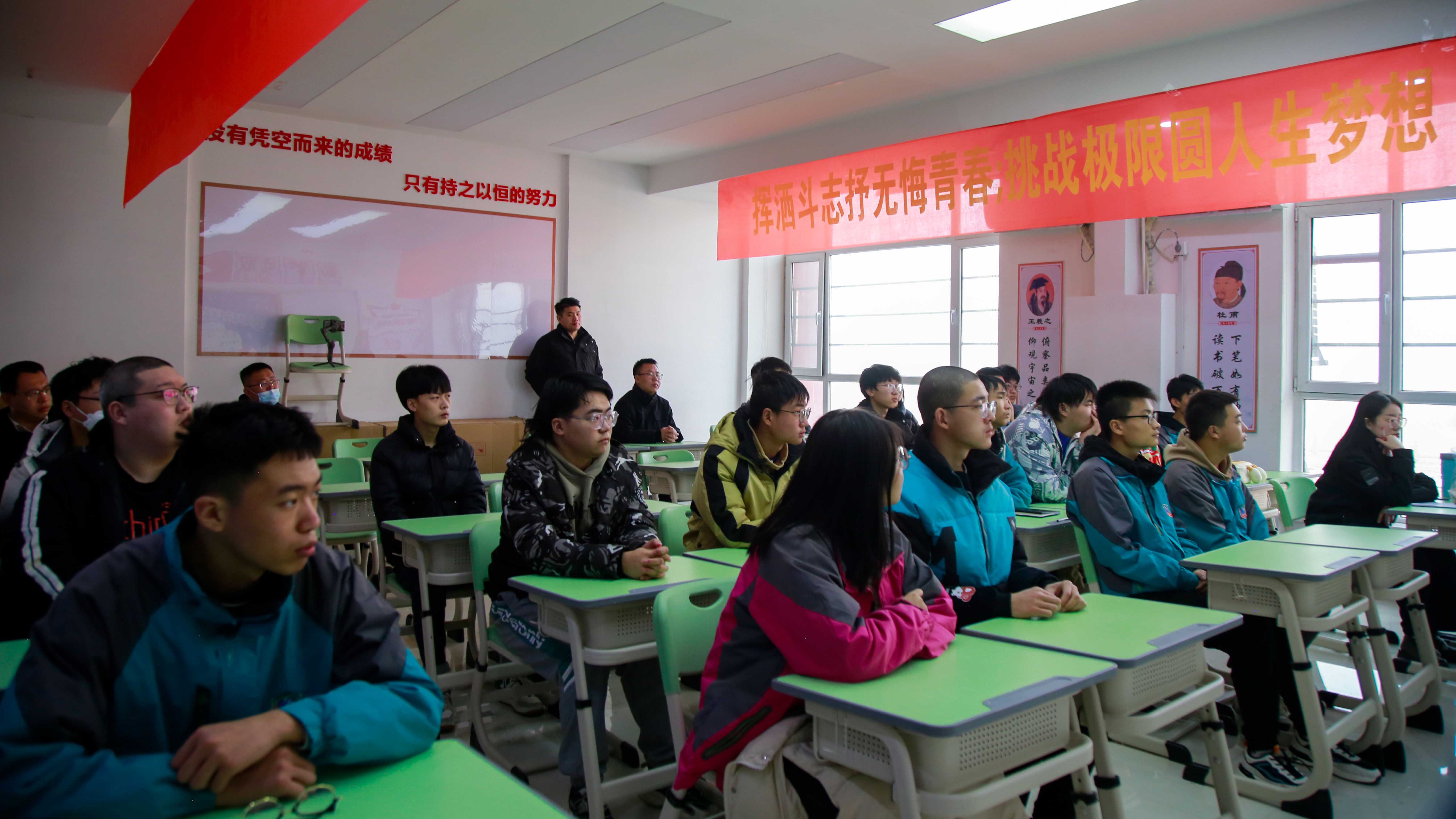 中小学|初中生不想辍学打工,究竟有哪些出路可以选