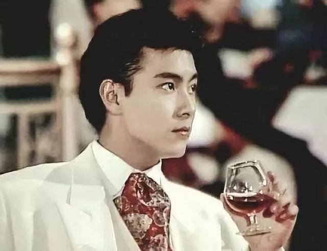 过气艺人的残酷真相和事实,在58岁的张卫健身上展现得淋漓尽致!