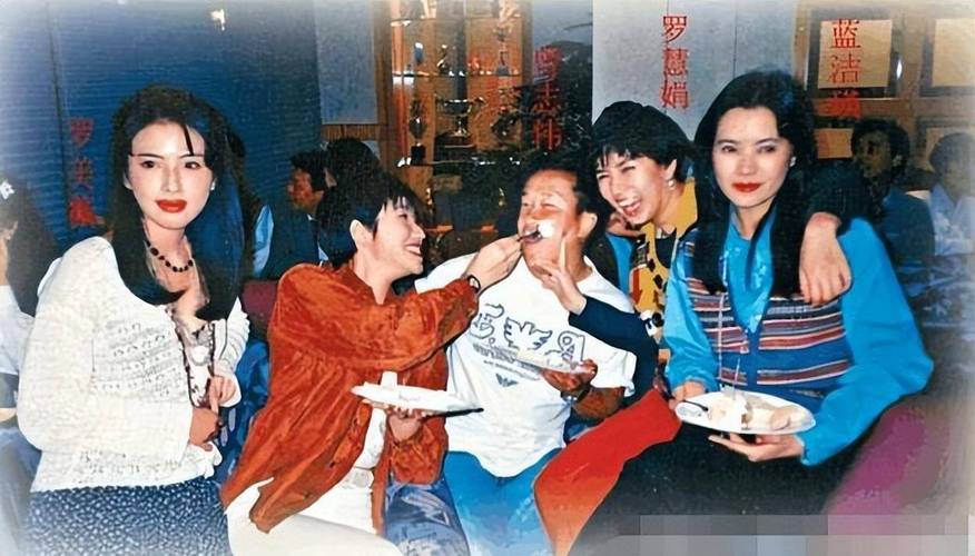 蓝洁瑛|蓝洁瑛曾志伟早年罕见合照流出, 蓝洁瑛表情耐人寻味