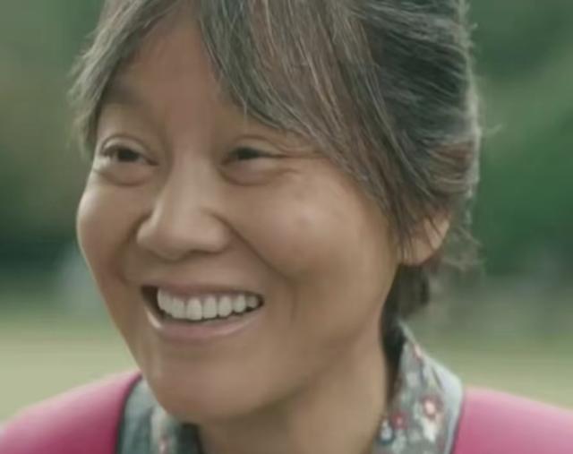 51岁吴越对比52岁闫妮，自然老去和医美老去的差距一目了然