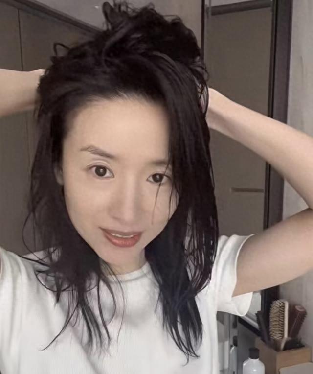 穿搭 离开了美颜之后的董洁，原来长这样，和想象中“差别”太大了