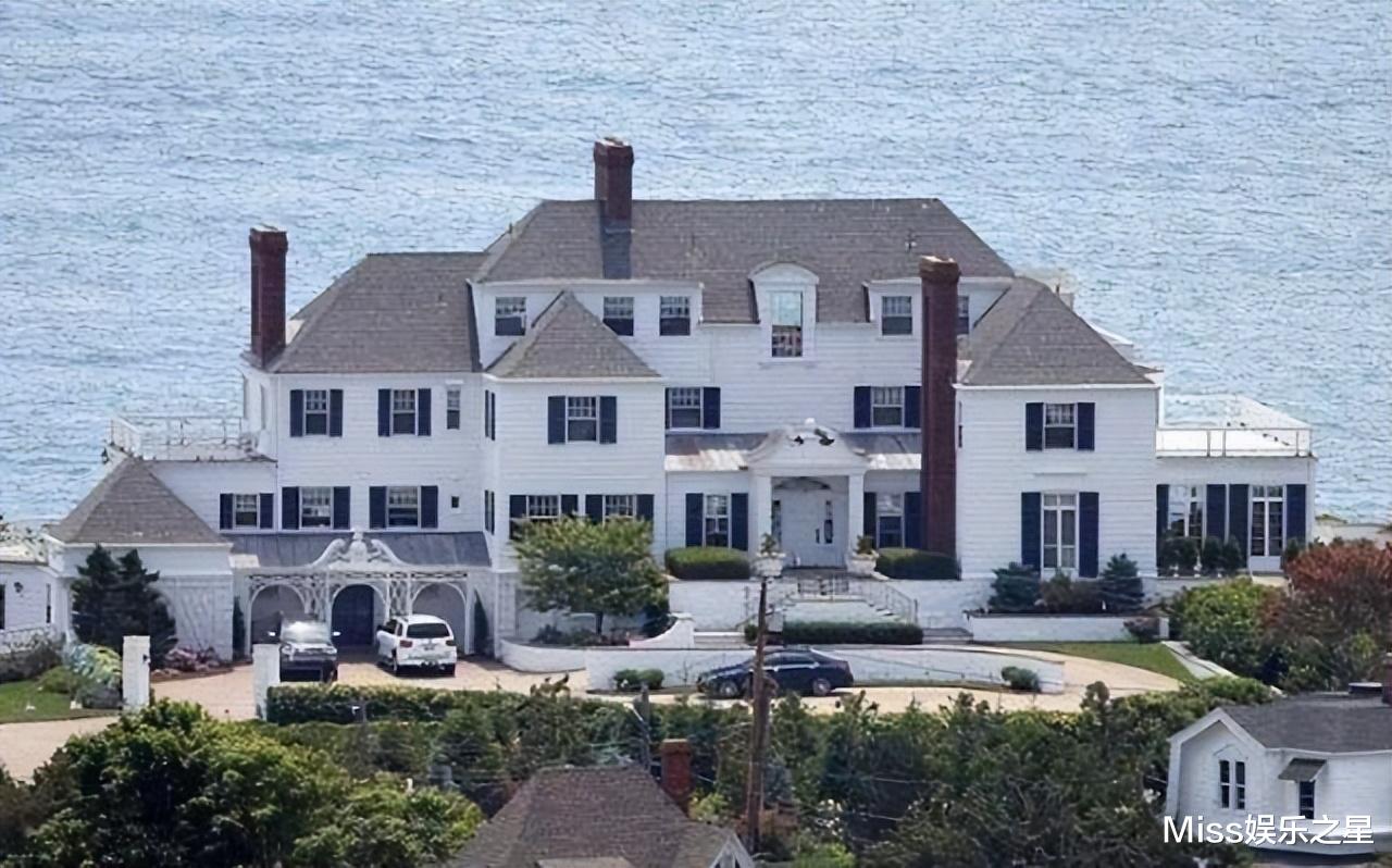 萧敬腾|一个人住3000多平豪宅,萧敬腾养了6条狗和4只猫,生活太滋润了