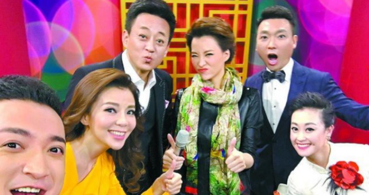 央视主持人重播!超过24人被驱逐,那尼格买提迟早会被驱逐吗?