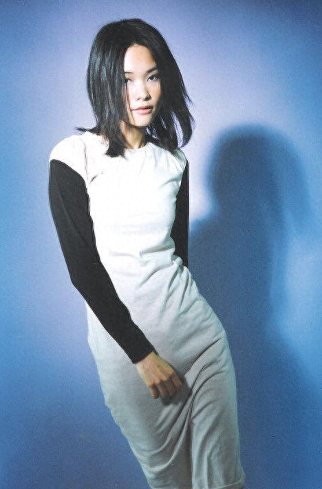 她与王菲齐名并称天后,却被俩渣男折磨成精神病,今49岁无人识