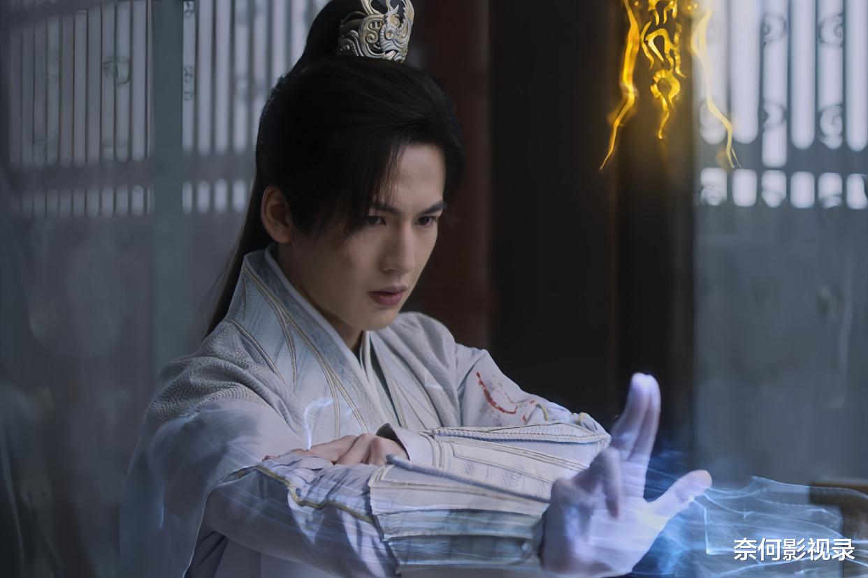 悬疑剧又出新爆款了！一口气看完8集，这次终于轮到张凌赫火了