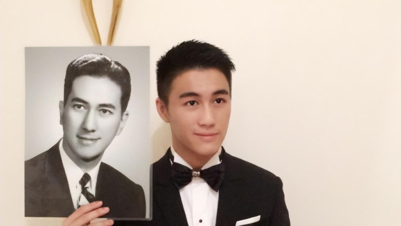 何猷君携妻现身领奖，奚梦瑶站婆婆身后屈膝显卑微，被嘲似保姆