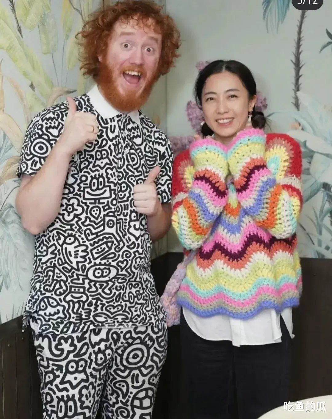 甘比小女儿近况：陪妈妈做公益，穿9块9鞋，过于安静显孤独